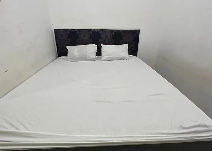 Oyo 92100 Kost Biru