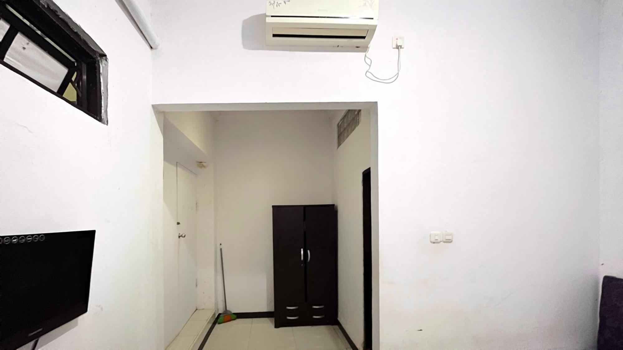Hotel Oyo 92100 Kost Biru 2*